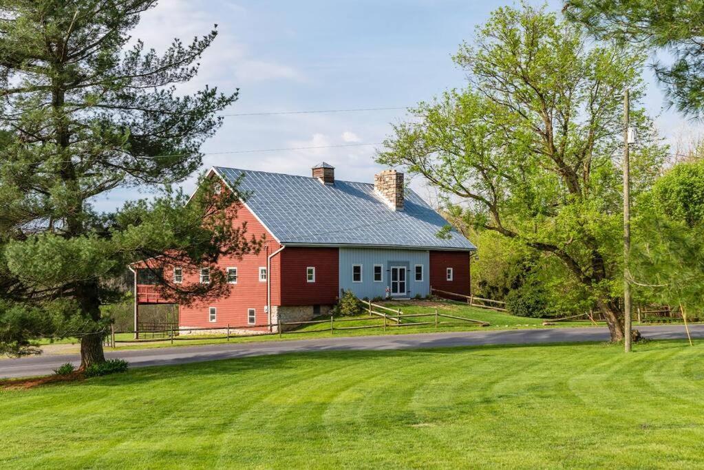 The Barn At Evermore: Riverfront Retreat W/Hot Tub 卢雷 外观 照片