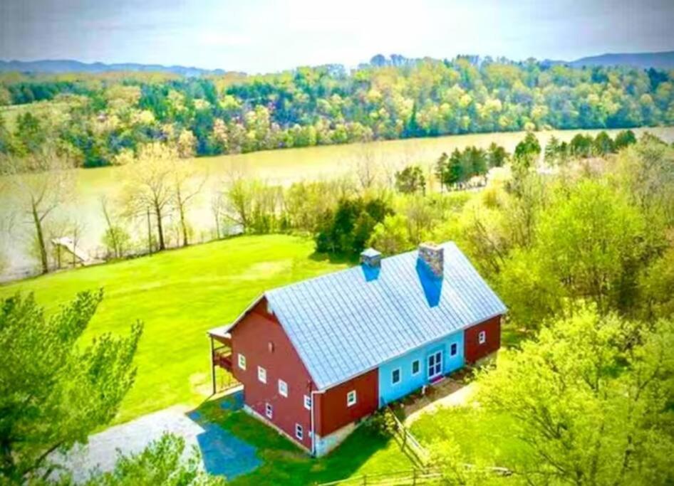 The Barn At Evermore: Riverfront Retreat W/Hot Tub 卢雷 外观 照片