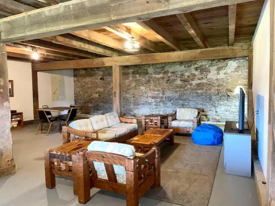 The Barn At Evermore: Riverfront Retreat W/Hot Tub 卢雷 外观 照片