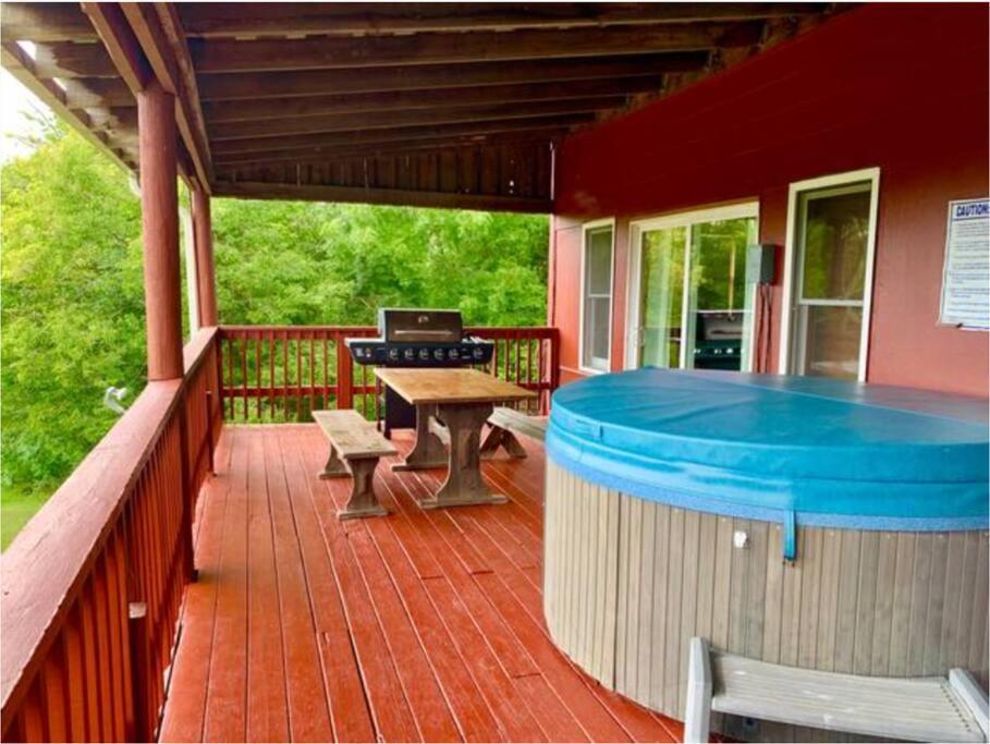 The Barn At Evermore: Riverfront Retreat W/Hot Tub 卢雷 外观 照片