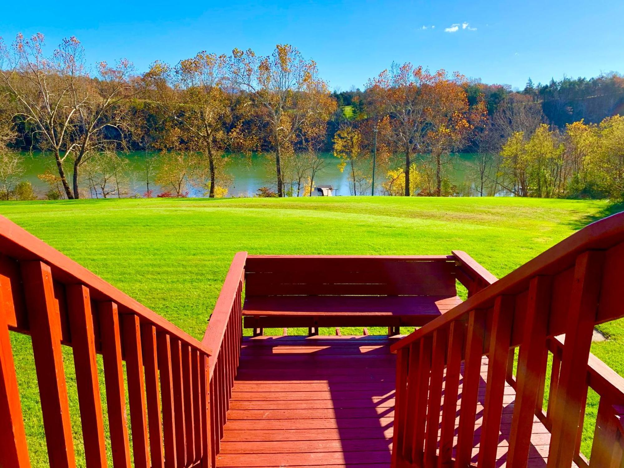 The Barn At Evermore: Riverfront Retreat W/Hot Tub 卢雷 外观 照片